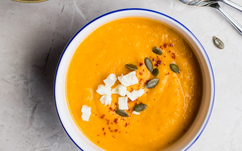 Sopa de Abóbora com Temperos Frescos do Jardim